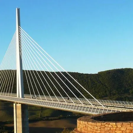 Appartement T2 3 étoiles St Geniez D'olt 2 Piscines Chauffées Pierrefiche (Aveyron)