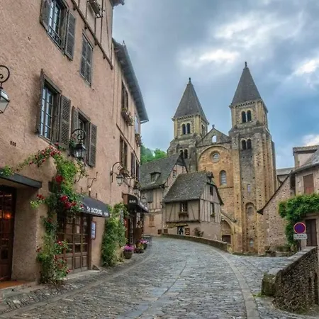 Appartement T2 3 étoiles St Geniez D'olt 2 Piscines Chauffées