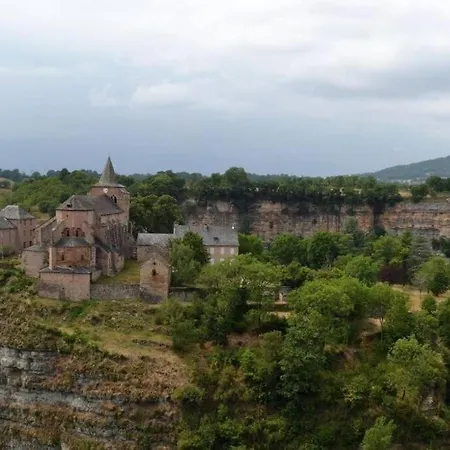 T2 3 étoiles St Geniez D'olt 2 Piscines Chauffées Appartement