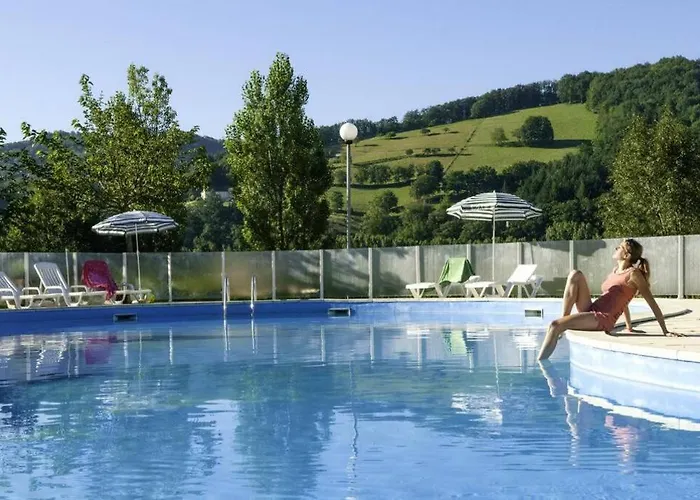 T2 3 Etoiles St Geniez D'olt 2 Piscines Chauffees 75