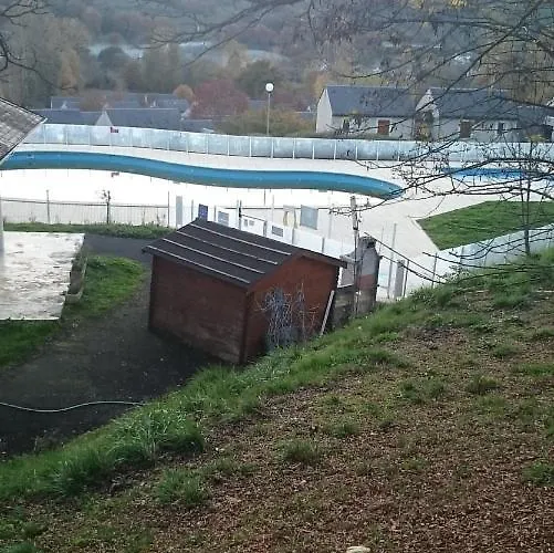 T2 3 Etoiles St Geniez D'olt 2 Piscines Chauffees 75 Lejlighed *