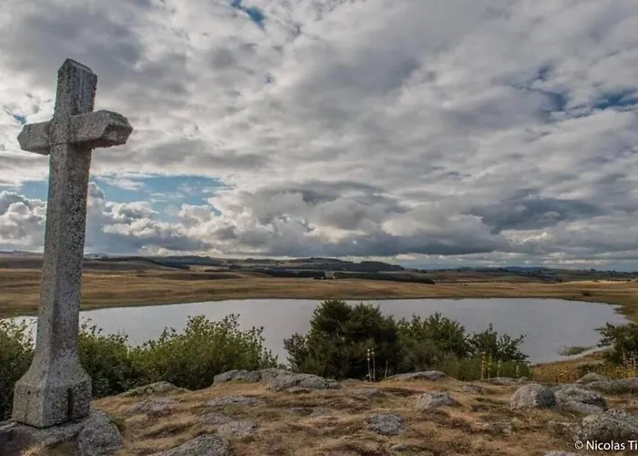 Appartement T2 3 étoiles St Geniez D'olt 2 Piscines Chauffées